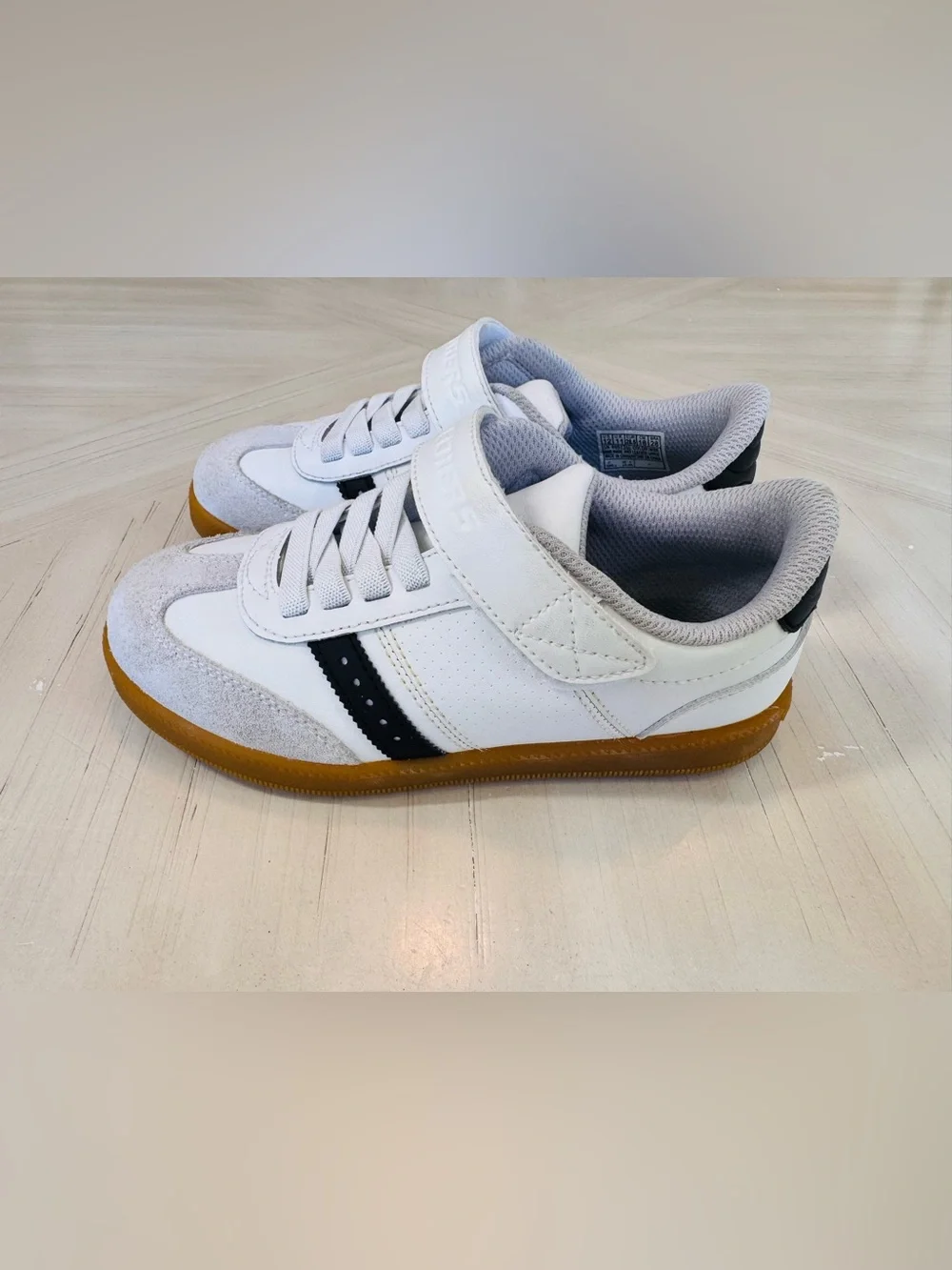 Skechers Zinger Street White Black Sneakers Kids Size 12 - EUC